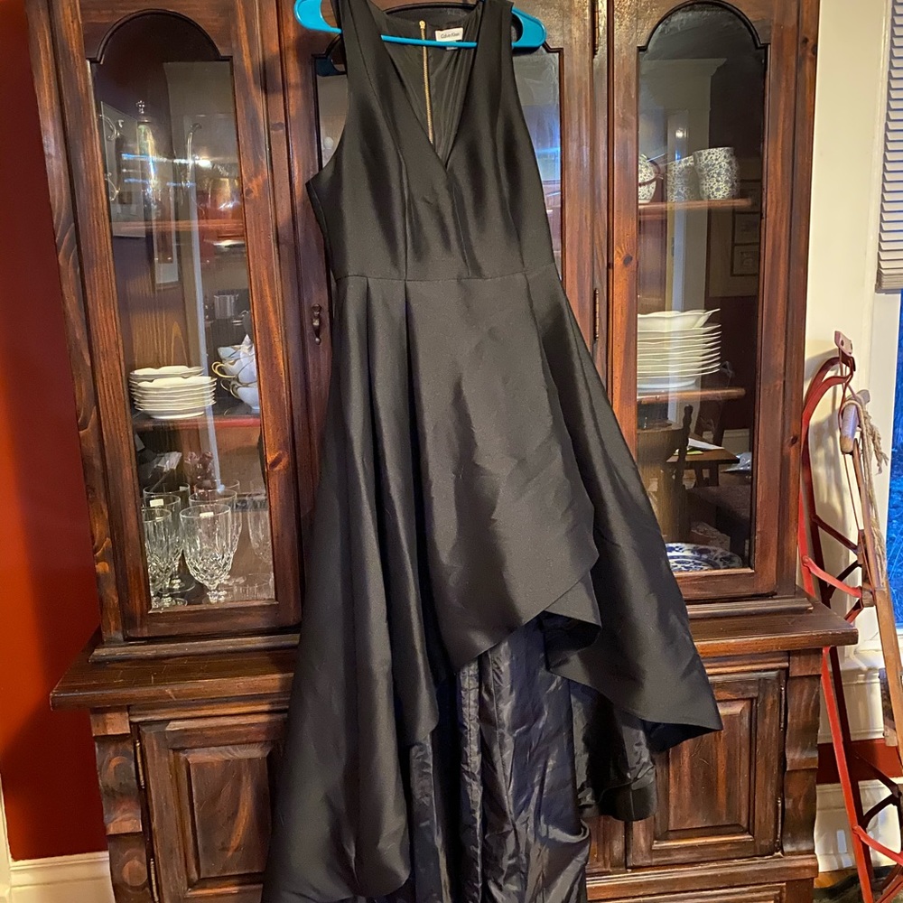 Black v-neck high-low gown